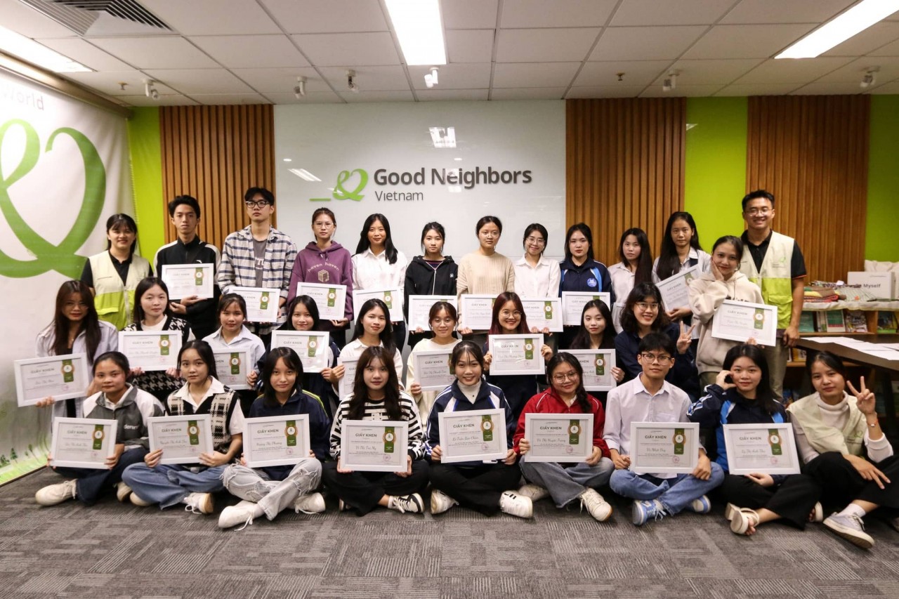 Good Neighbors Vietnam Awards "Grow with Me" Scholarships to 29 Students