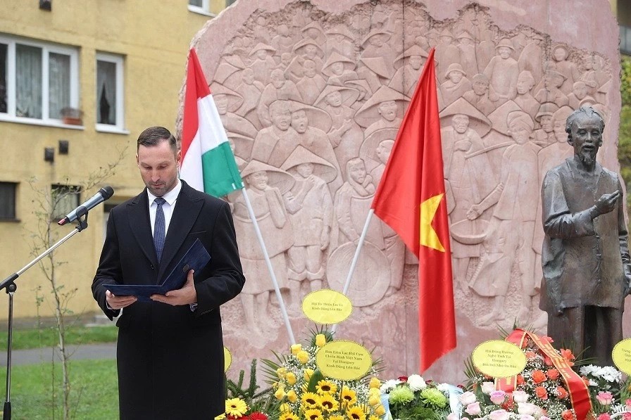 Restoration of the Ho Chi Minh Monument Park in Zalaegerszeg City