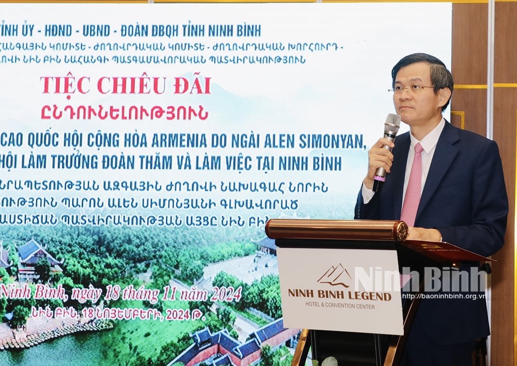 Ninh Binh Provincial Party Secretary Doan Minh Huan delivers a welcoming speech (Photo: Ninh Binh Newspaper)