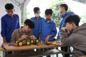 Over 2,000 Youth Attend Career Orientation Day in Thanh Hoa