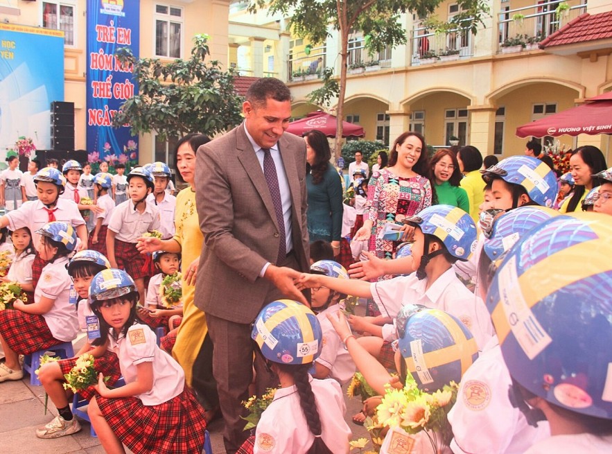 Swedish Embassy Donates Helmets to Vietnamese Students