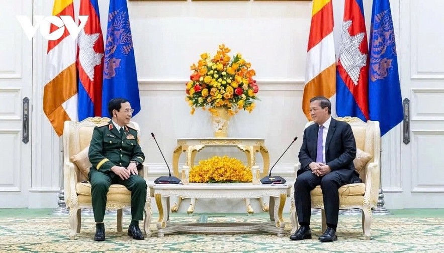 Cambodia Prime Minister Hun Manet (R) receives General Phan Van Giang, Minister of National Defense of Vietnam, in Phnom Penh on November 24.