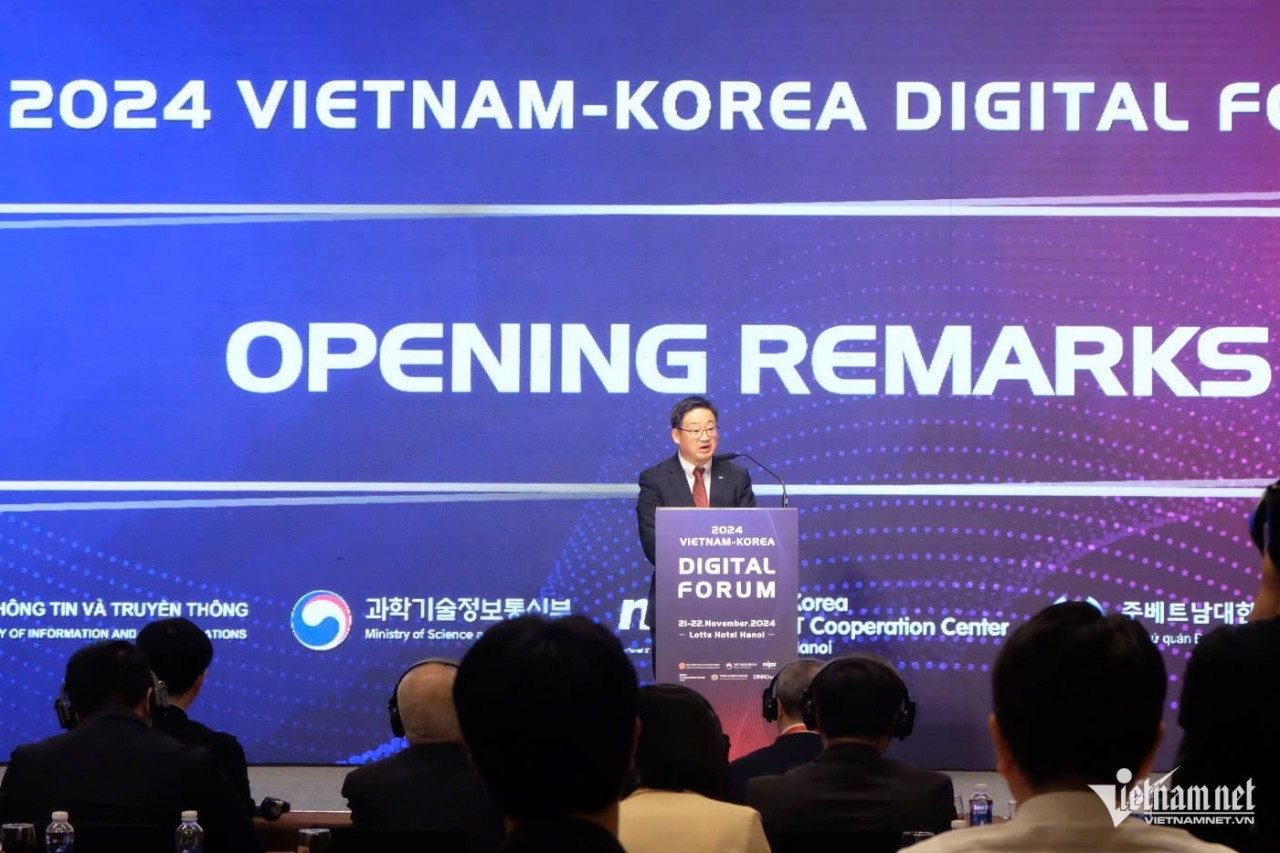 Hur Sung Wook, Chairman of the National Information Technology Industry Promotion Agency of Korea (NIPA), hopes that the Vietnam - Korea Digital Cooperation Forum will open up the AI ​​era, opening up the development potential of both countries in applying AI to the digital economy. Photo: Trong Dat/Vietnamnet