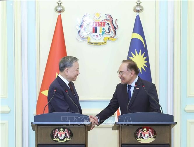 Vietnam, Malaysia Look Forward to New Era of Development