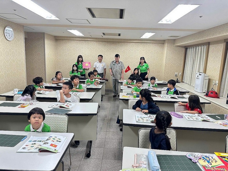 Cay Tre School Preserves Vietnamese in Japan