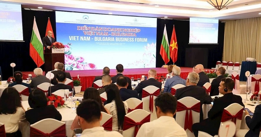 Bulgarian President Rumen Radev speaks at the Vietnam - Bulgaria Business Forum in Ho Ch Minh City on November 27. (Photo: sggp.org.vn)