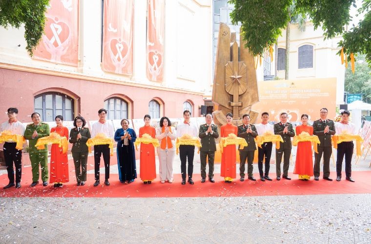 A ribbon-cutting ceremony to launch the exhibition