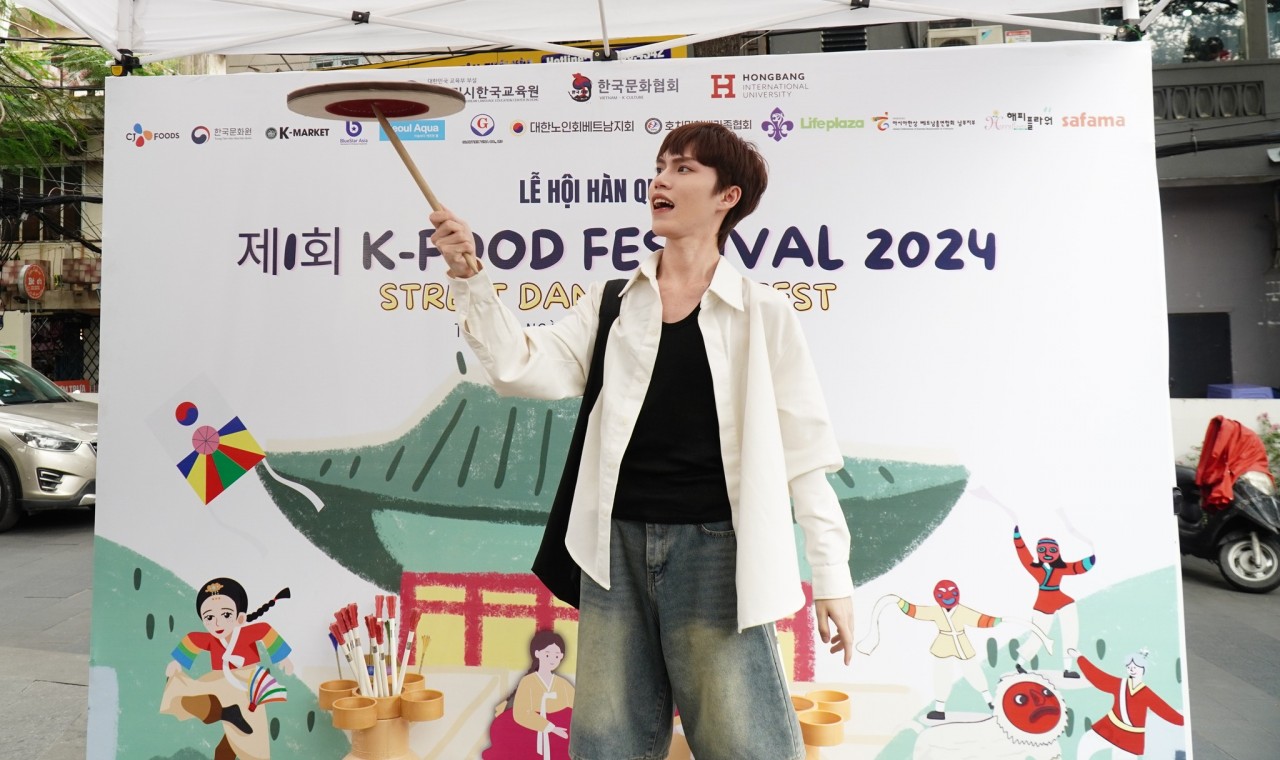 Traditional Games and Cuisine Delight Students at K-Food Festival 2024