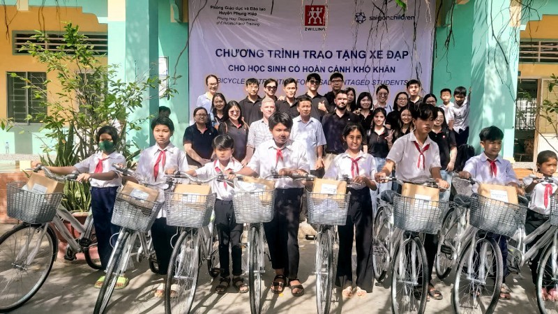 Free Bicycles Given to Students in Phung Hiep district (Hau Giang)