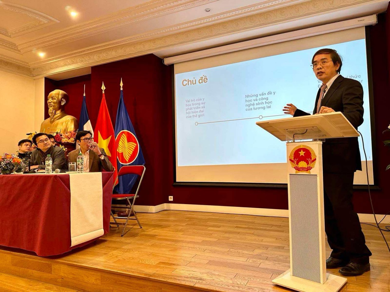 Vietnamese Intellectuals in France Aspire to Contribute to “"Era of Nation's Rise"