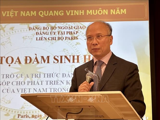 Vietnamese Intellectuals in France Aspire to Contribute to “