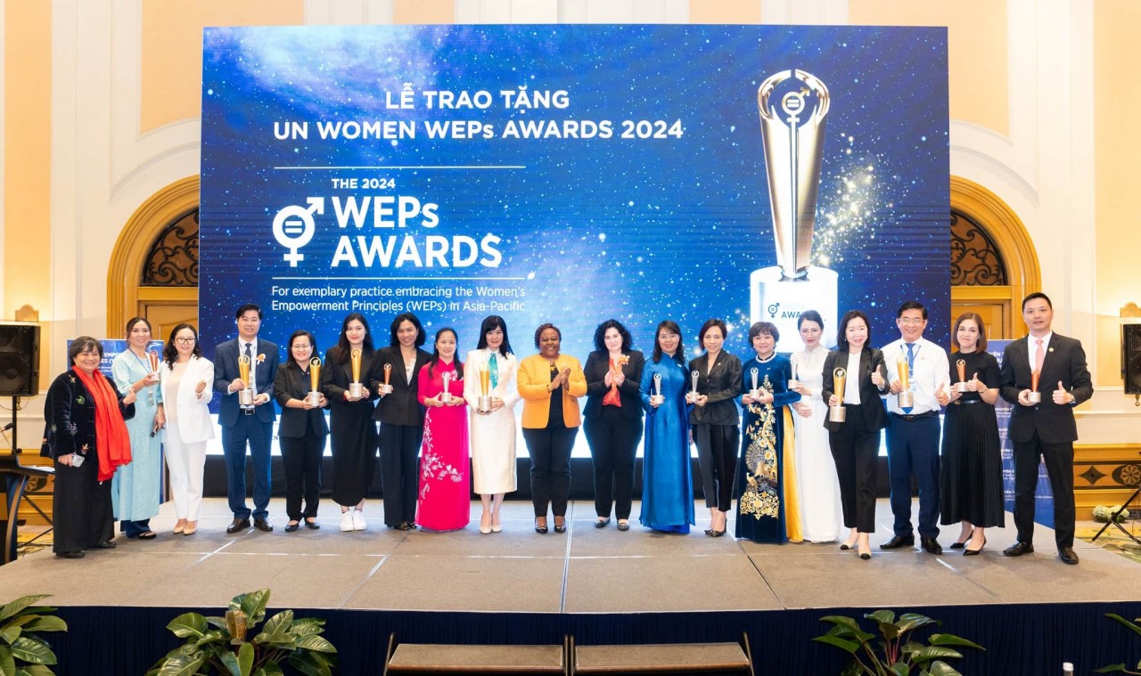 The award ceremony was held in Hanoi within the framework of the WE RISE Together project funded by the Australian Government through the Mekong-Australian Partnership and implemented by UN Women. The Women’s Empowerment Principles (WEPs), an initiative of UN Women and UN Global Compact, encourages businesses to adopt practices that encourage gender equality.