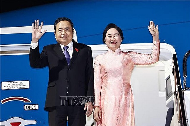 Vietnamese National Assembly Chairman Tran Thanh Man (L) and his spouse.