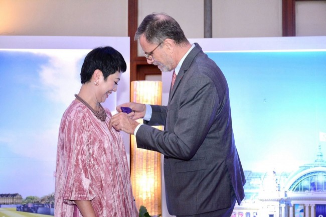 France’s Order of Academic Palms Presented to Vietnamese Specialist in Foreign Language Education