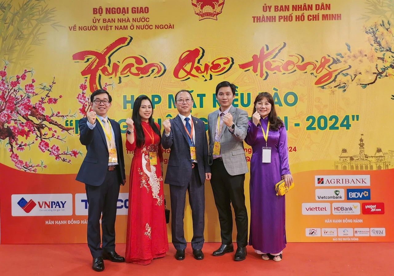 Vietnamese in RoK Seek More Platforms to Contribute to Homeland