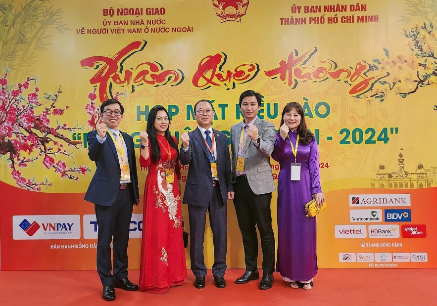 Vietnamese in RoK Seek More Platforms to Contribute to Homeland