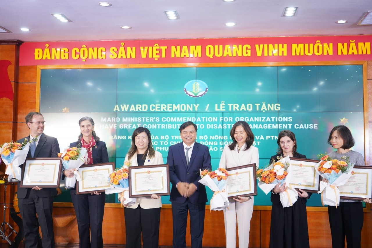 The United Nations Resident Coordinator in Việt Nam Pauline Tamesis and Vice Minister Nguyễn Hoàng Hiệp from the Ministry of Agriculture and Rural Development (MARD), convened the annual end-of-year gathering of the Disaster Risk Reduction Partnership (DRRP) on Tuesday.  The key milestone at the gathering was the official launch of the Việt Nam Multi-Sector Assessment (VMSA).  The assessment is the collaboration results of key government ministries and the UN agencies, the EU, JICA, ADB, HAI, SCV, CRS, and other development partners. The UN Resident Coordinator oversaw the involvement of UN agencies, with technical leadership provided by UNDP.