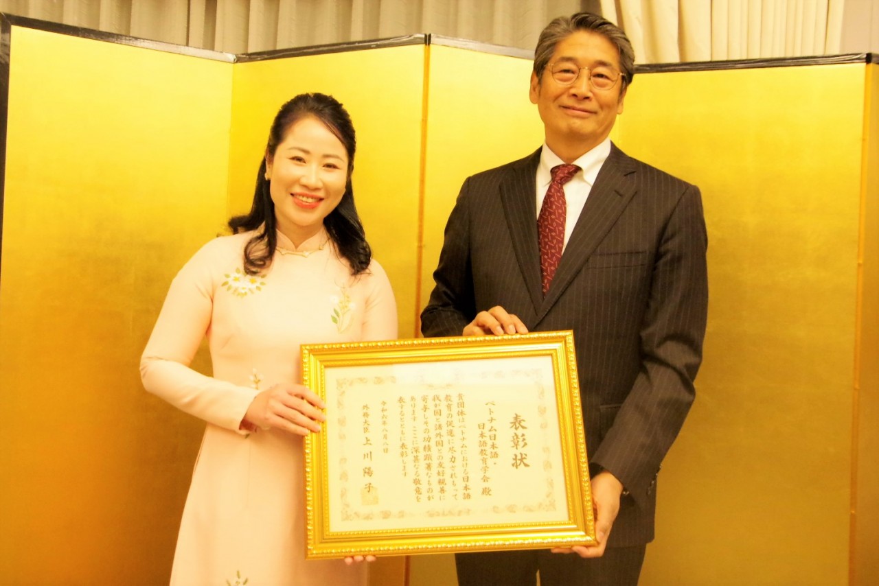 Association of Japanese Language and Education in Vietnam Honored by Japan’s Foreign Minister