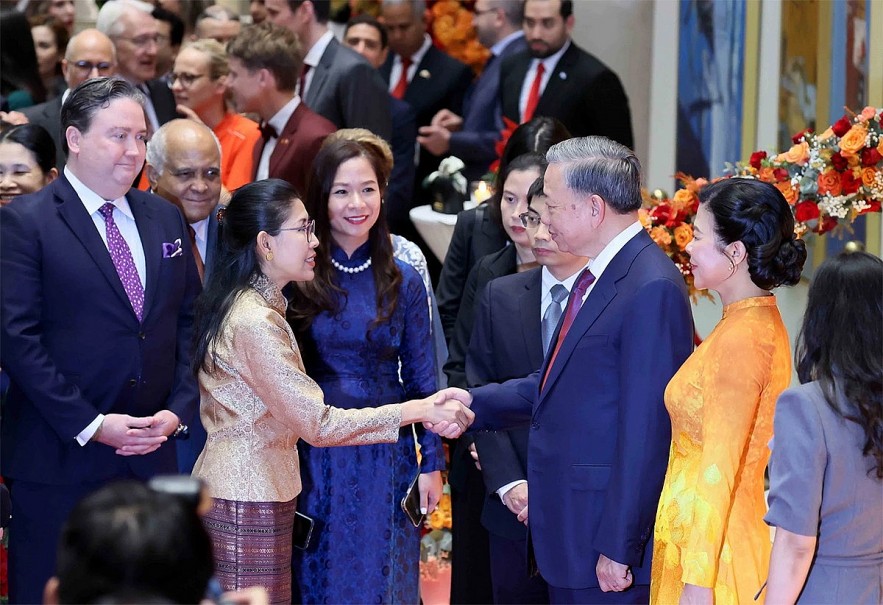 General Secretary, President To Lam and his wife with ambassadors, chargé d'affaires, and heads of international organizations in Vietnam attending the 79th anniversary of the National Day of the Socialist Republic of Vietnam (September 2, 1945 - September 2, 2024). Photo: VNA