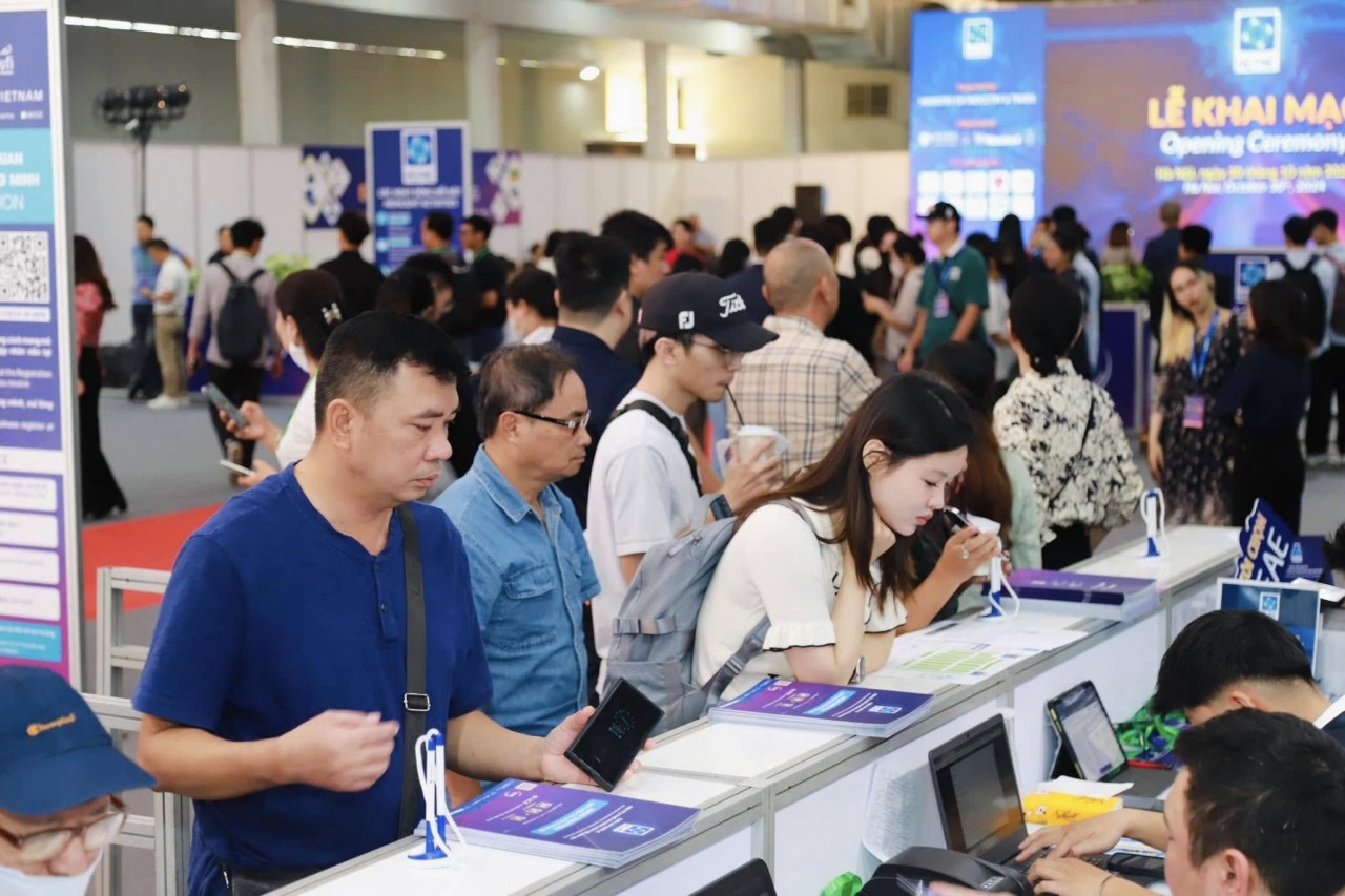 Int'l Electronics, Smart Appliances Expo Take Place in Hanoi