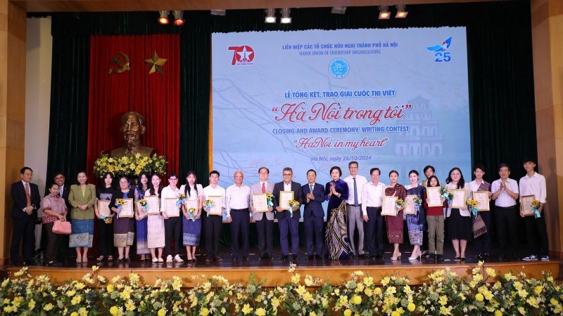 korean professor author of hanoi is the golden star in my heart won writing contest about hanoi