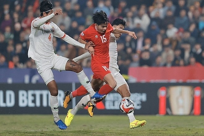 Bui Vi Hao (15) scores the first goal for Vietnam. (Photo: VNA)