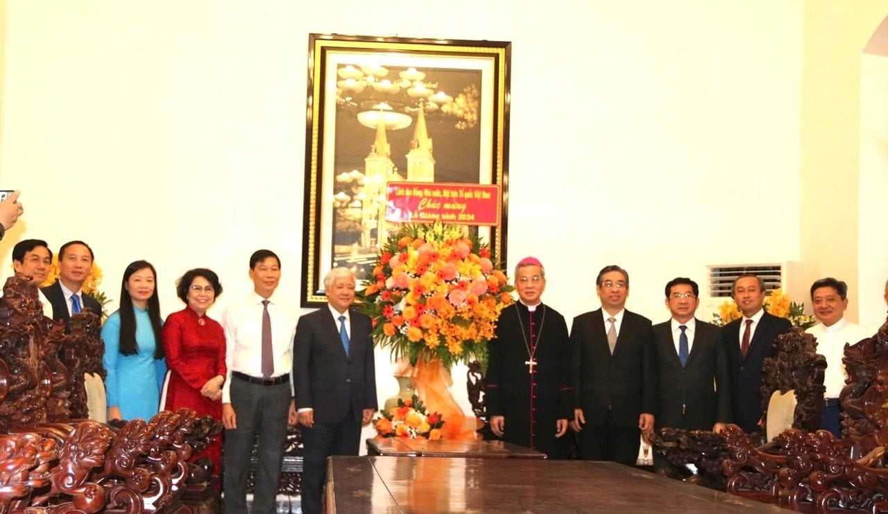 Chairman of the Vietnam Fatherland Front Central Committee, Do Van Chien, extended Christmas greetings at the Archdiocese of Ho Chi Minh City. (Photo: Great Unity Newspaper)