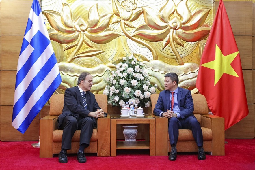 VUFO Recognizes Greek Ambassador's Contribution in Boosting Vietnam - Greece Relations