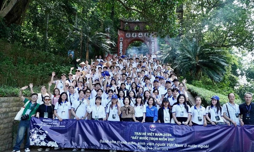 120 OV Youth Experience Culture, Learn about Vietnam's Sovereignty over Sea, Islands