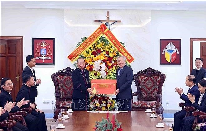 Deputy Prime Minister Extends Christmas Greetings to Religious Organizations in Hanoi