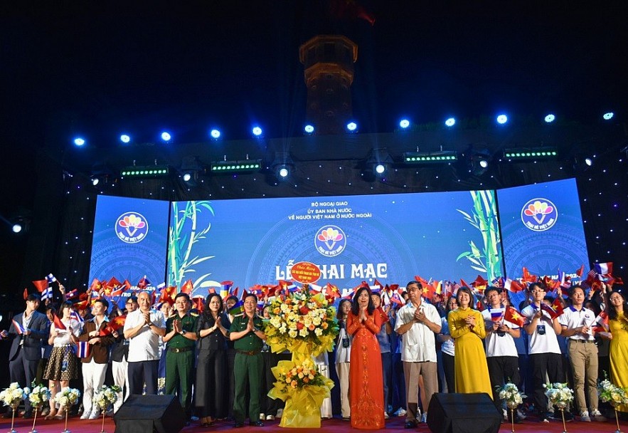 Overseas Vietnamese Youths Share Aspirations at Vietnam Summer Camp Program 2024