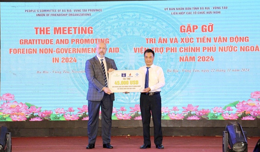 Ba Ria - Vung Tau Honors and Promotes Foreign Non-governmental Aid Mobilization