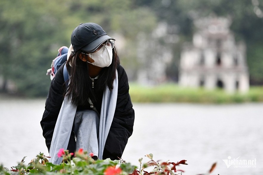 Hanoi's weather is about to turn rainy and cold with overcast skies. Illustrative photo: Hoang Ha.