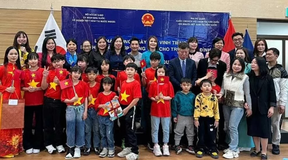 Launching Ceremony of Vietnamese Language Honor Day and Opening of Vietnamese Classes for Multicultural Children in South Korea, 2024. (Photo: State Committee for Overseas Vietnamese)