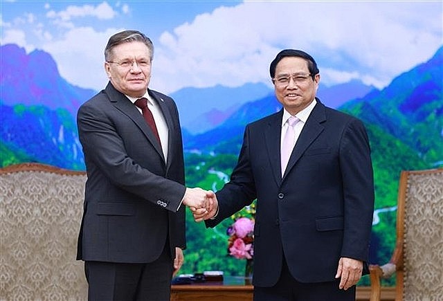 Prime Minister Phạm Minh Chính (right) receives Rosatom Director General Alexey Likhachev in Hà Nội on Monday. Photo