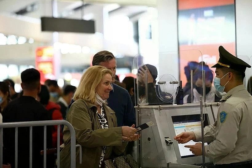 Aviation security staff verify passenger information before security screening at an airport in Vietnam. (Photo: VNA)