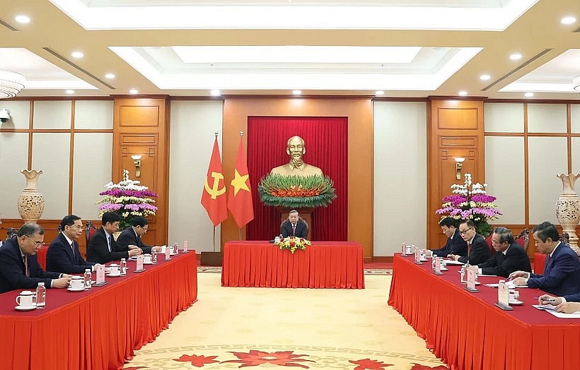 General Secretary of the Communist Party of Vietnam (CPV) Central Committee To Lam and General Secretary of the Communist Party of China (CPC) Central Committee and President of China Xi Jinping talk over the phone on January 15. (Photo: VNA)