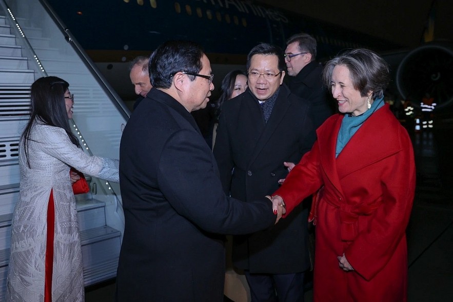 Prime Minister Pham Minh Chinh arrives in Warsaw, beginning an official visit to the Republic of Poland, at the invitation of Prime Minister Donald Tusk. (Photo: VGP).