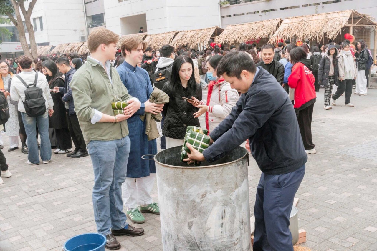 International Students in Hanoi Eager to Celebrate Tet