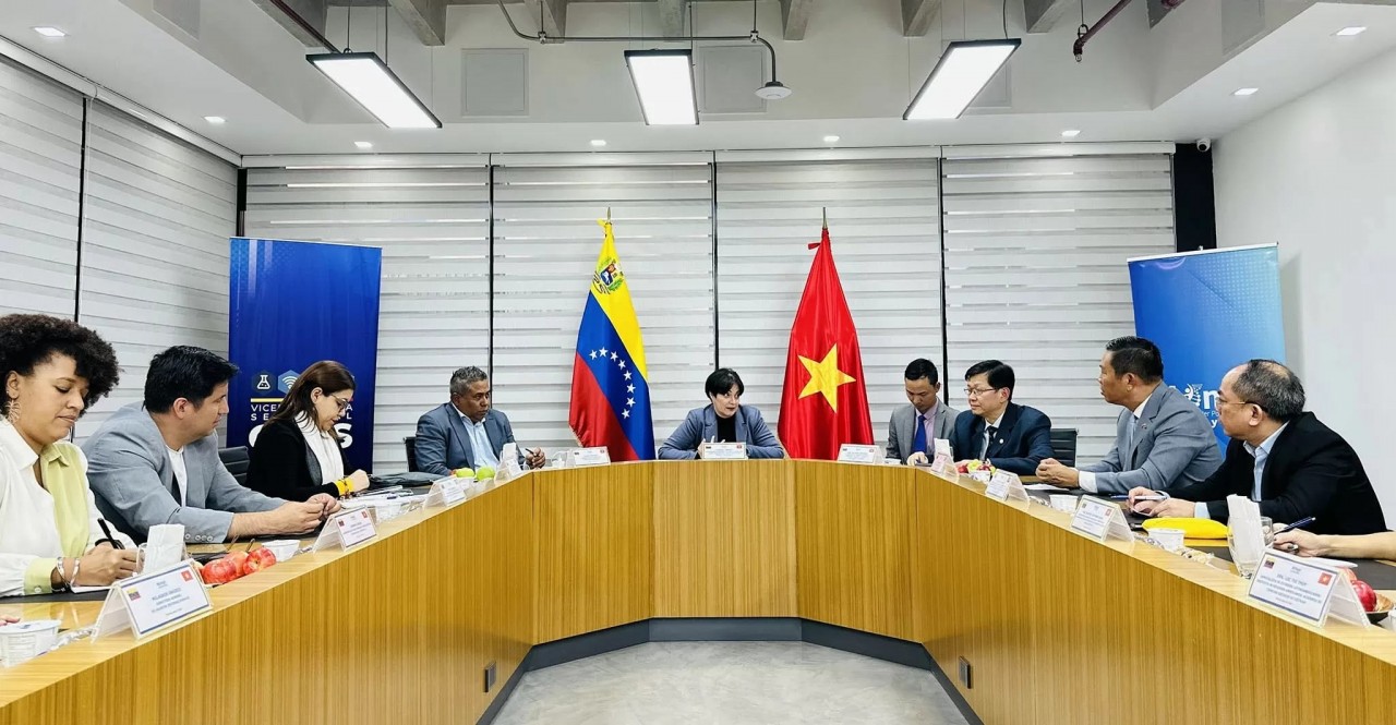 Venezuela Admires Vietnam’s Developments in Science and Technology