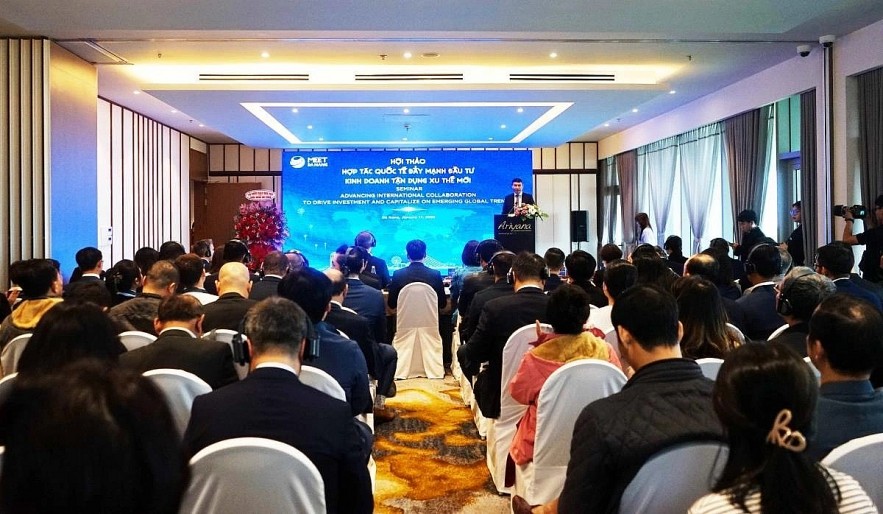 Foreign officials and businesses attend the workshop in Da Nang on January 17. (Photo: cand.com.vn)