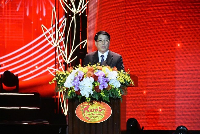 President Luong Cuong Beats the Drum to Launch 2025 Homeland Spring Festival