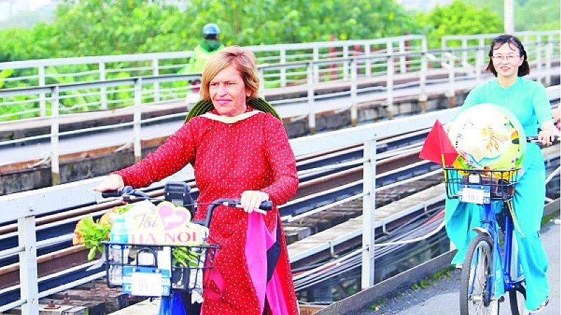 Stella Ciorra on her cycling journey to promote the heritage of Vietnam's ao dai.