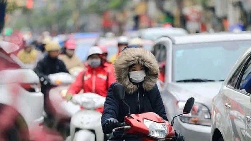 A strong cold front is hitting Northern Vietnam on January 25 and expected to grip across the north-central and central regions the following day.