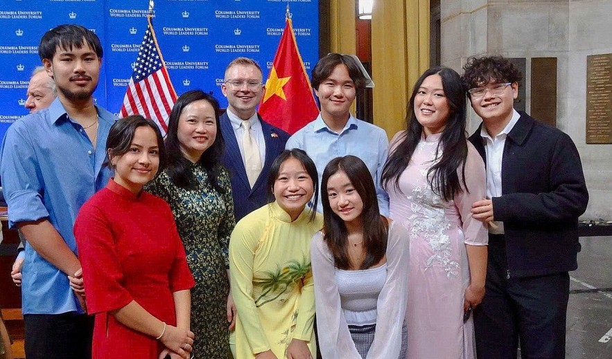 Promoting Vietnamese at Leading American Universities