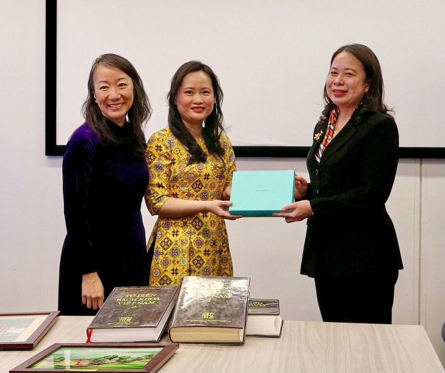 Promoting Vietnamese at Leading American Universities