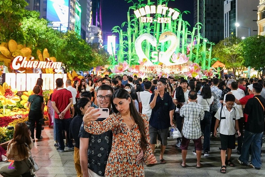 Vietnamese Across Nation Welcome Year of the Snake