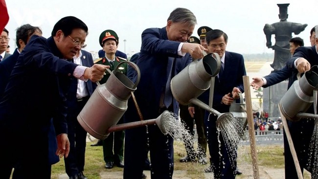 Party Chief Attends Launch of Spring Tree Planting Festival in Ninh Binh