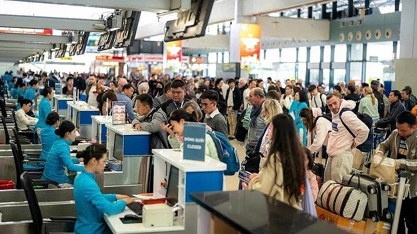 Flight volumes at major airports such as Noi Bai and Tan Son Nhat are expected to continue rising as post-Tet travel demand remains strong. (Photo: VNA)