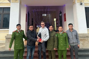 From Lost to Found: German Tourist Thanks Vietnamese Police for Returning His Bag